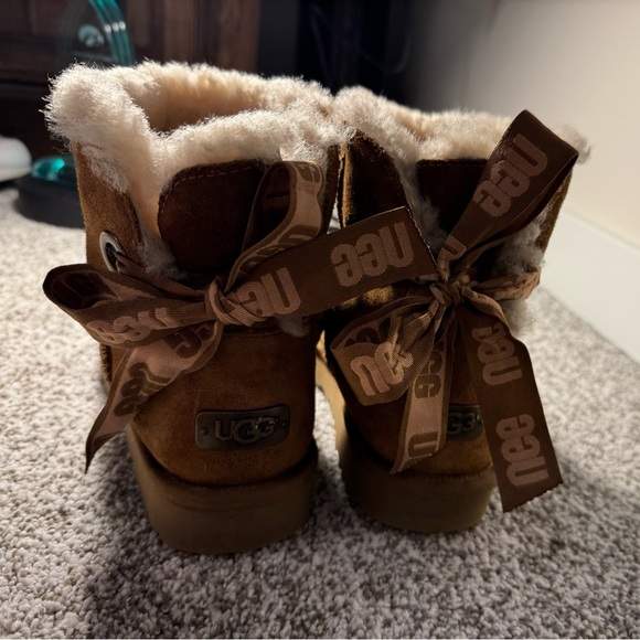 Ugg boots size 6; never worn, just have sat in closet. - Picture 3 of 3